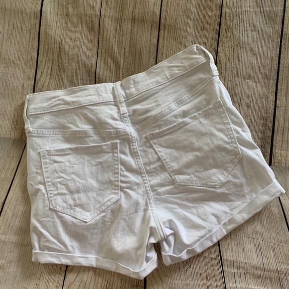 White distressed shorts by Hollister - Picture 2 of 5
